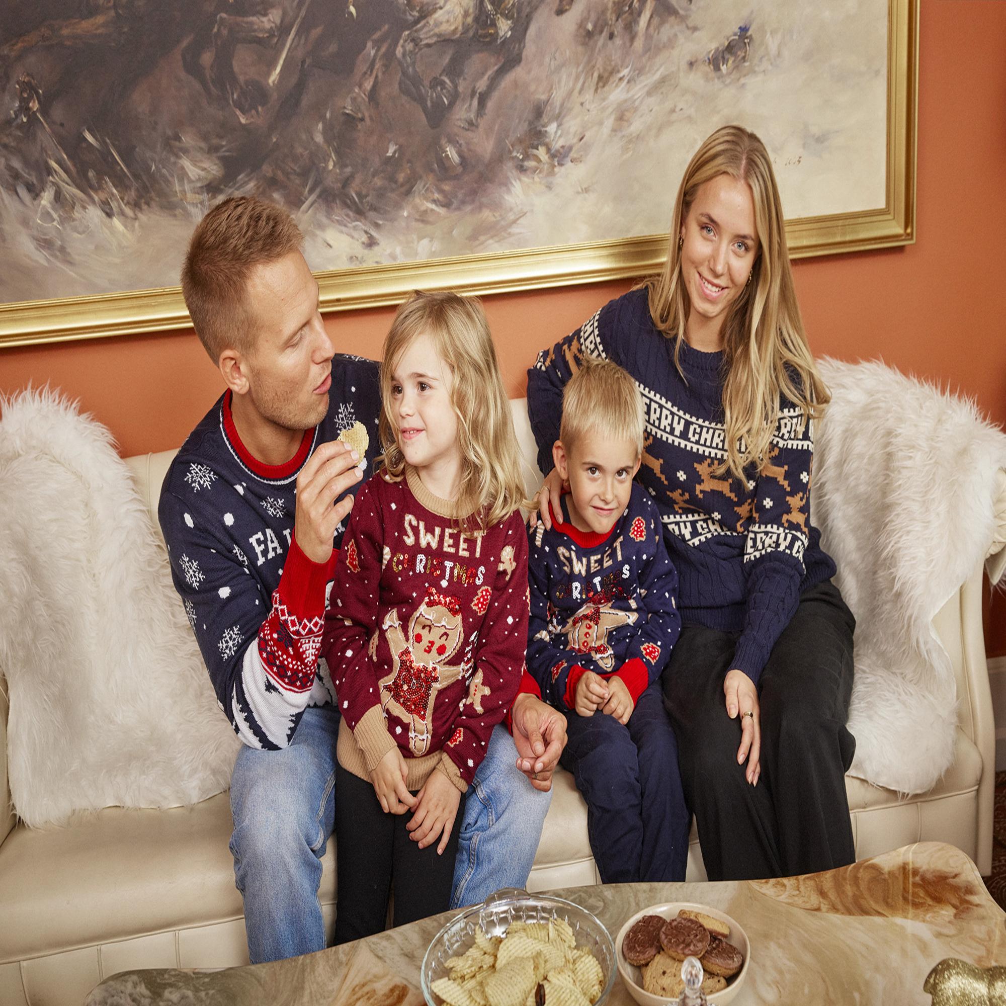 family christmas photo ideas - Illustration